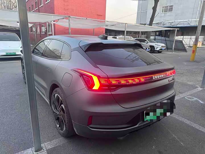 Фото 9 - Zeekr 001