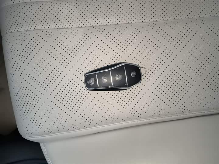 Фото 9 - BYD Yuan Up