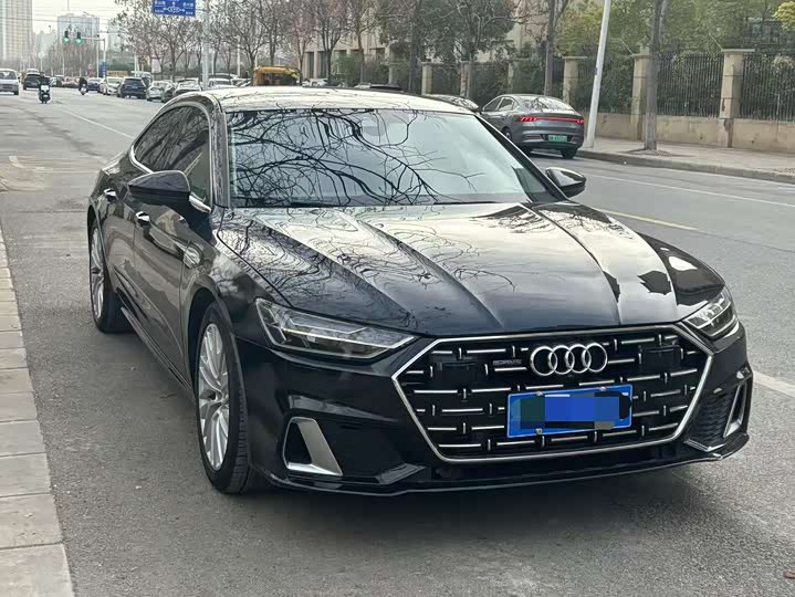 Фото 2 - Audi A7L