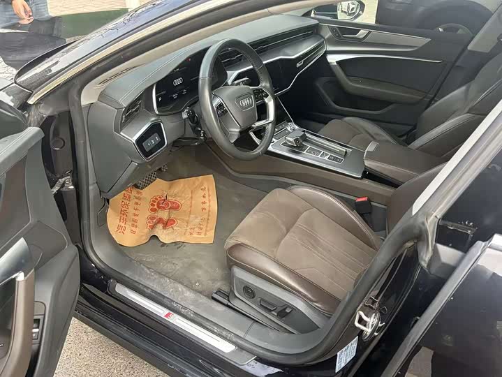 Фото 4 - Audi A7L