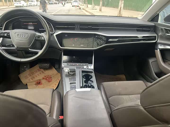 Фото 6 - Audi A7L