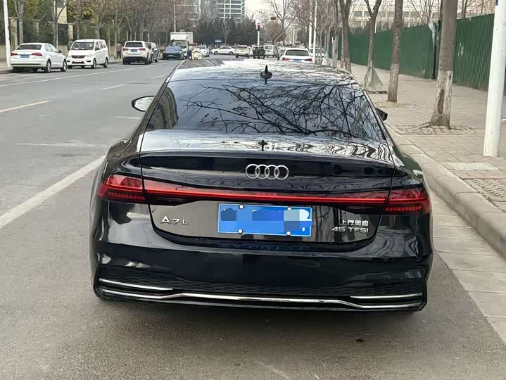 Фото 7 - Audi A7L