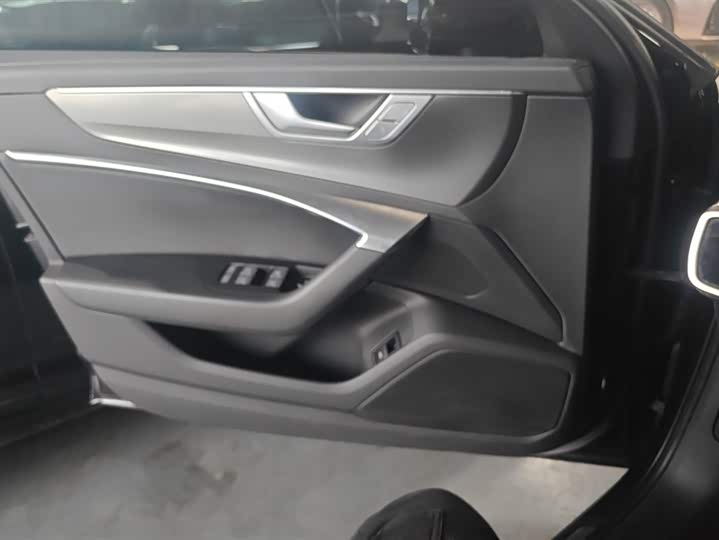 Фото 7 - Audi A6L