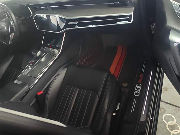 Фото 8 - Audi A6L