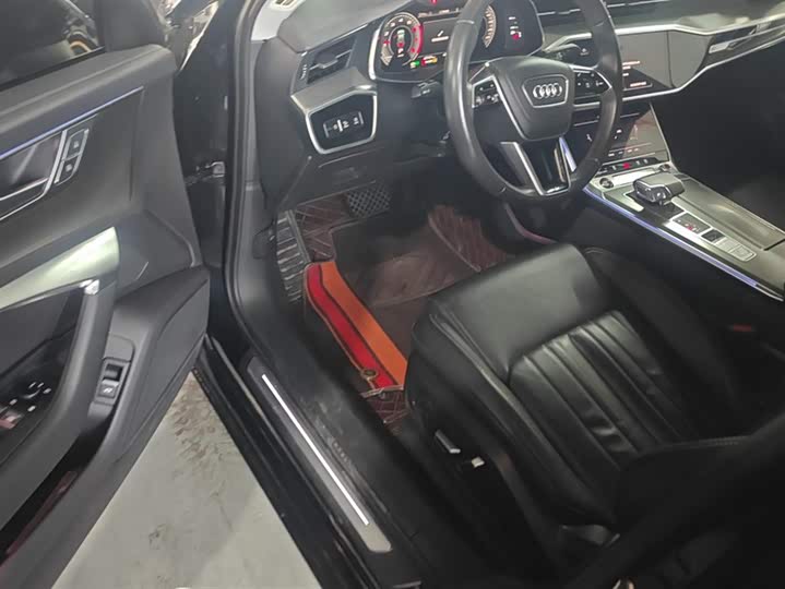 Фото 9 - Audi A6L