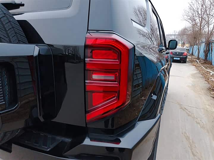 Фото 8 - Tank 400