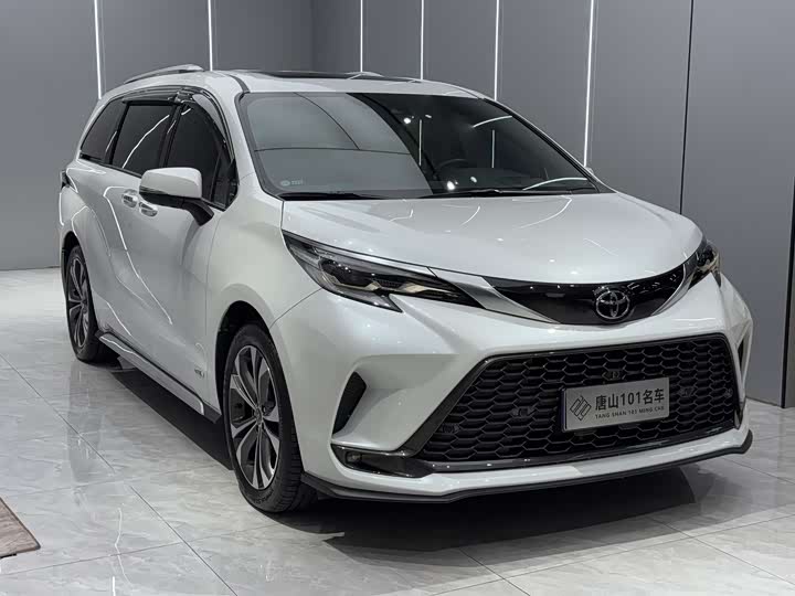 Фото 3 - Toyota Granvia