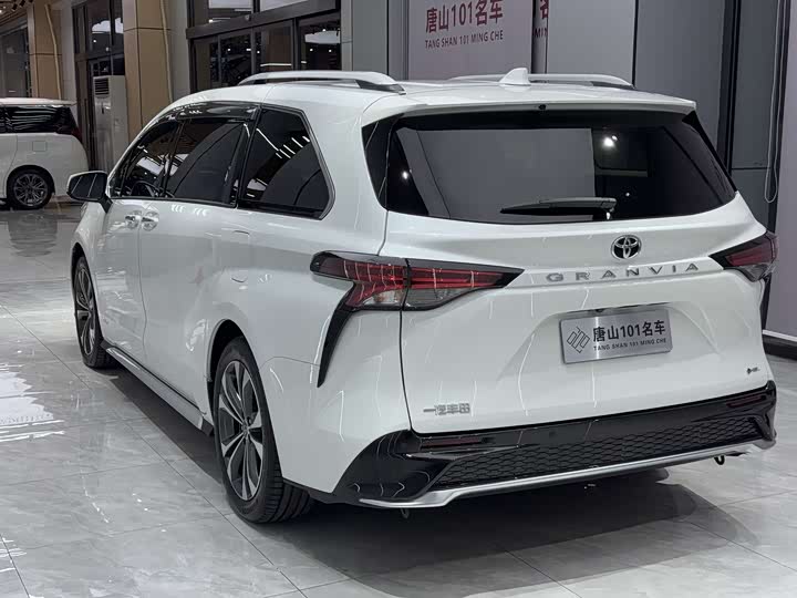 Фото 9 - Toyota Granvia