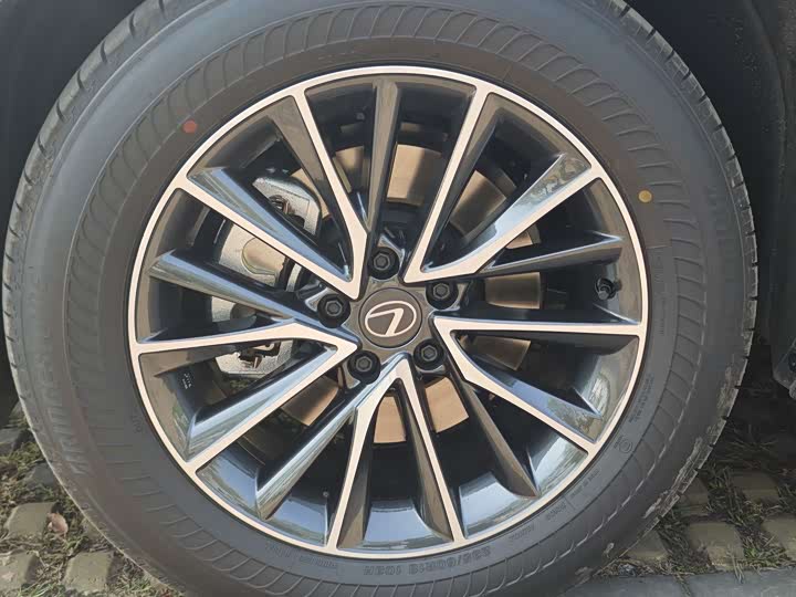 Фото 3 - Lexus NX