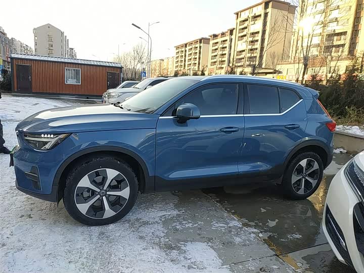 Фото 4 - Volvo XC40