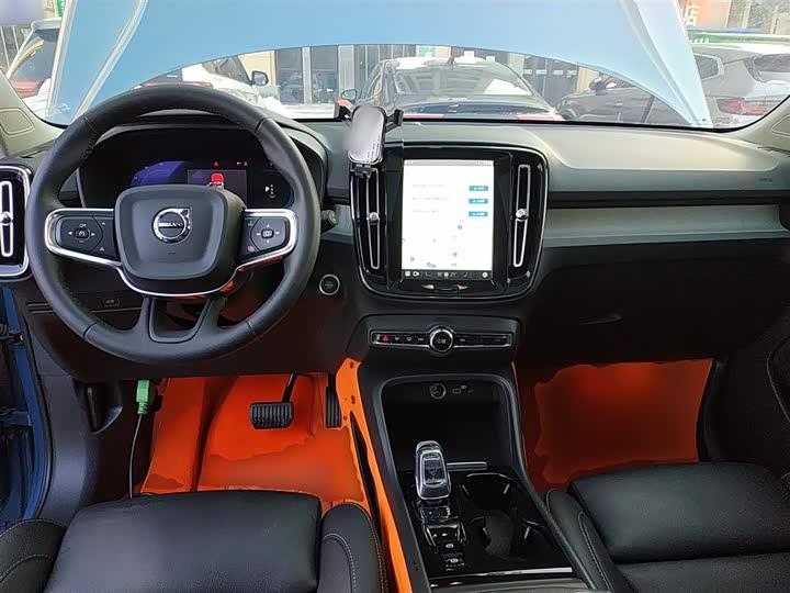 Фото 9 - Volvo XC40