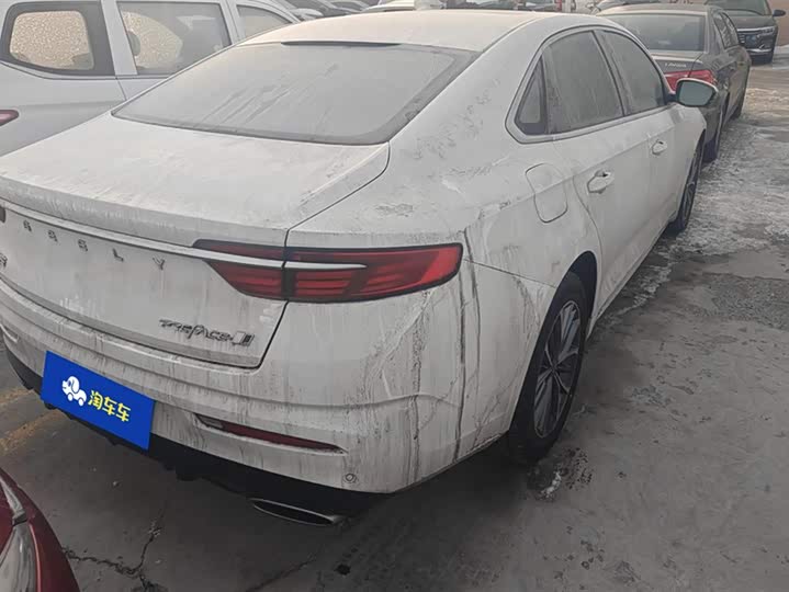 Фото 3 - Geely Preface