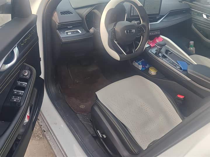 Фото 9 - Geely Preface