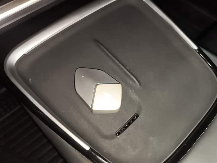 Фото 9 - Changan Deepal SL03