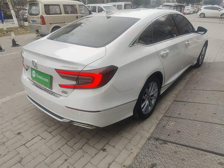 Фото 7 - Honda Accord