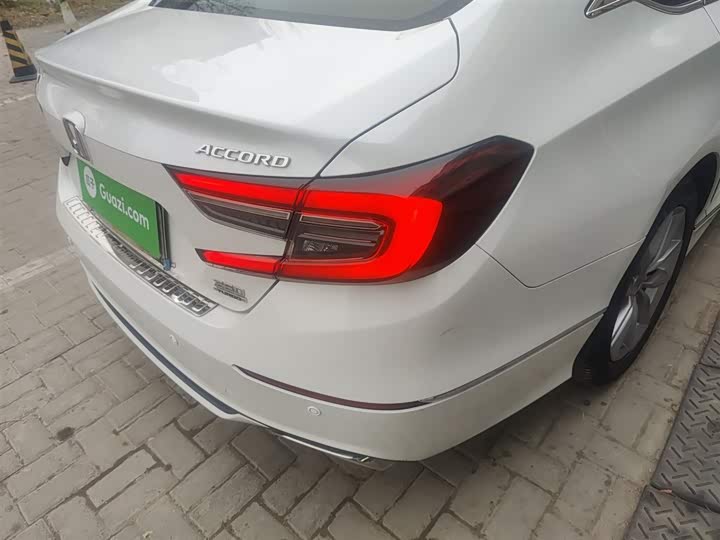 Фото 8 - Honda Accord