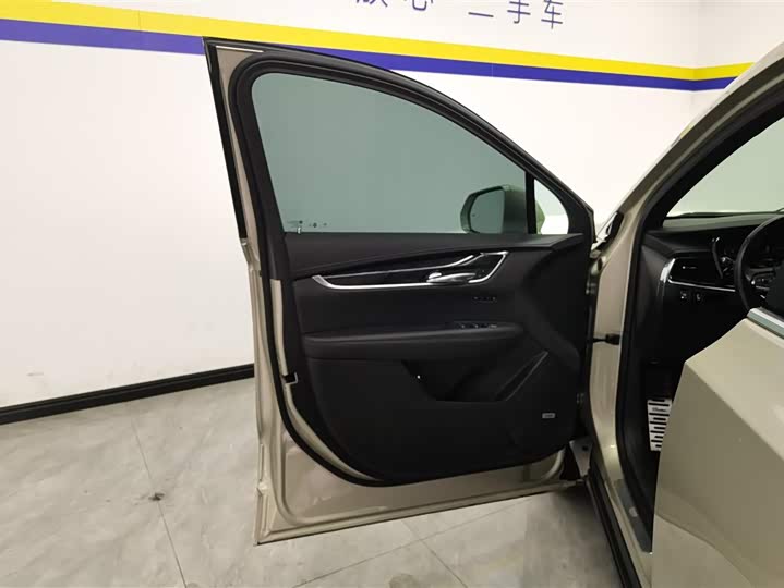 Фото 7 - Cadillac XT6