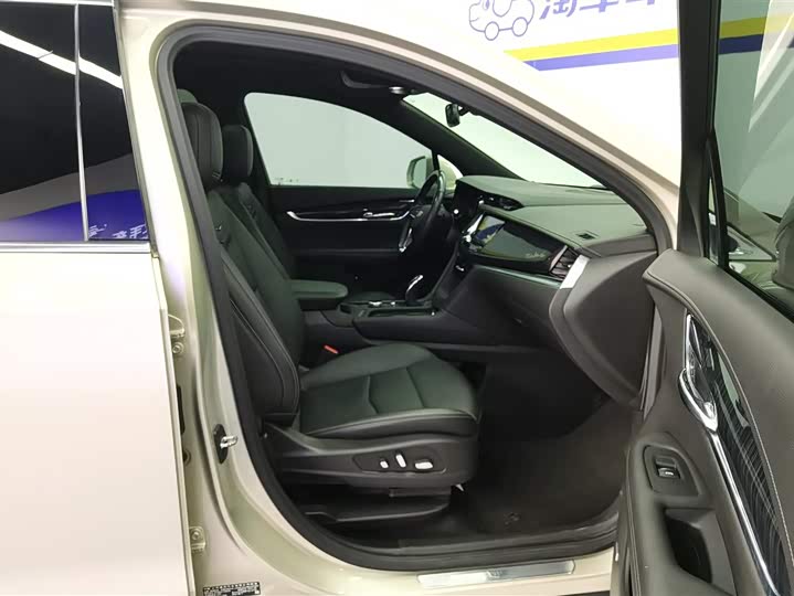 Фото 8 - Cadillac XT6