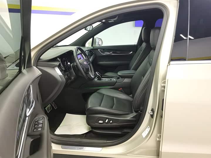 Фото 9 - Cadillac XT6