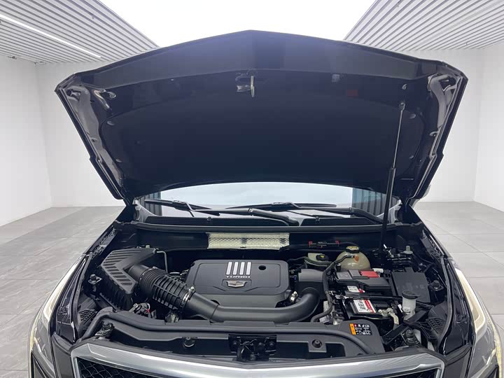 Фото 9 - Cadillac XT5