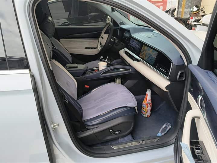 Фото 8 - Geely Monjaro