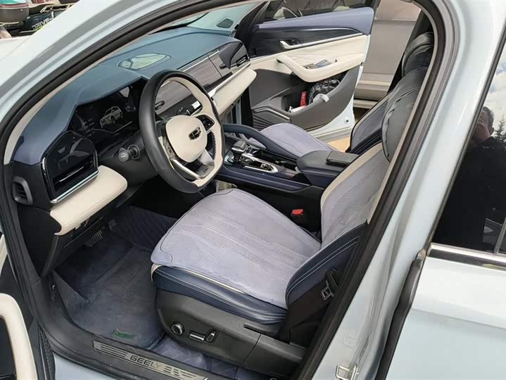 Фото 9 - Geely Monjaro