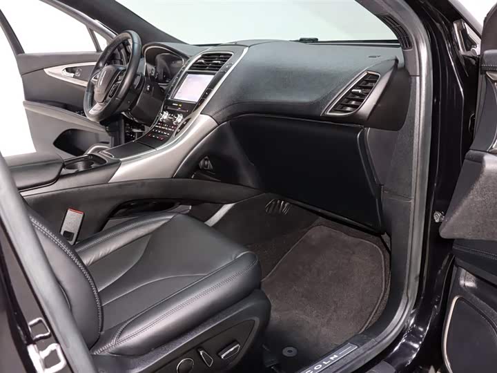 Фото 8 - Lincoln Nautilus