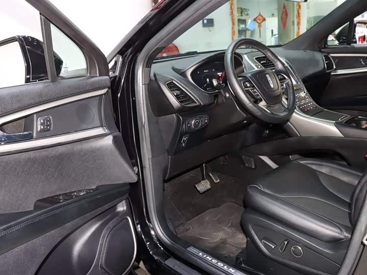 Фото 9 - Lincoln Nautilus