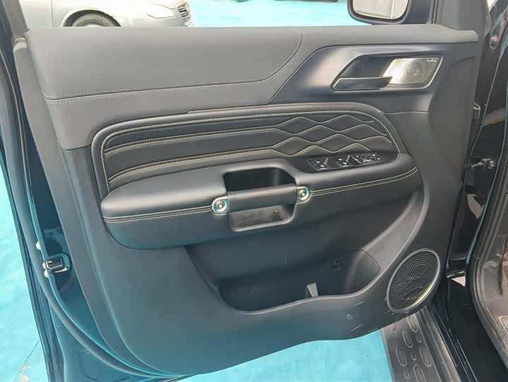 Фото 7 - Tank 300