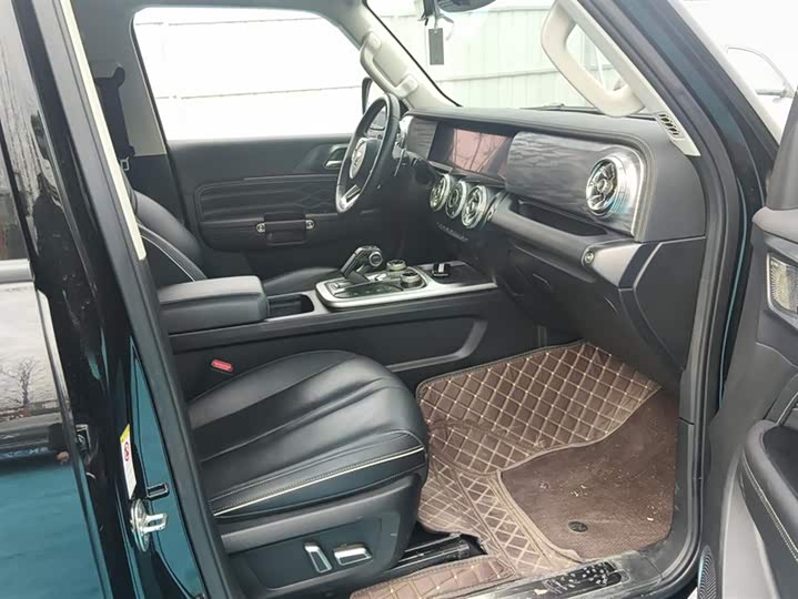 Фото 8 - Tank 300