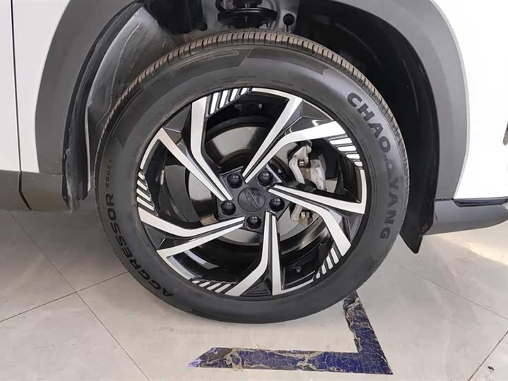 Фото 6 - Geely Atlas