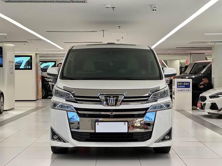 Фото 2 - Toyota Vellfire