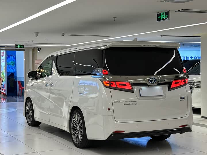 Фото 7 - Toyota Vellfire