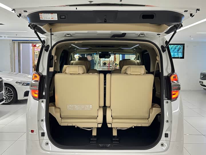 Фото 8 - Toyota Vellfire