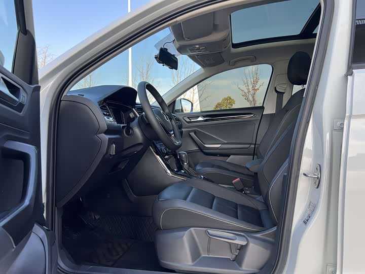 Фото 4 - Volkswagen T-Roc