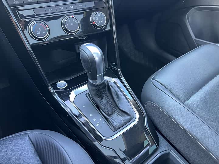 Фото 6 - Volkswagen T-Roc