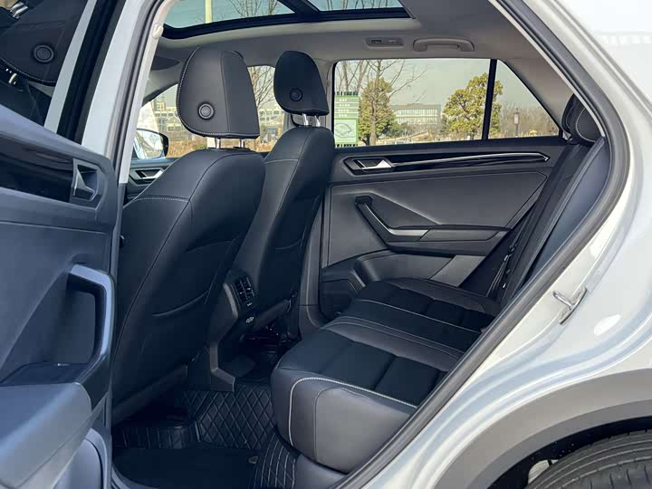 Фото 8 - Volkswagen T-Roc