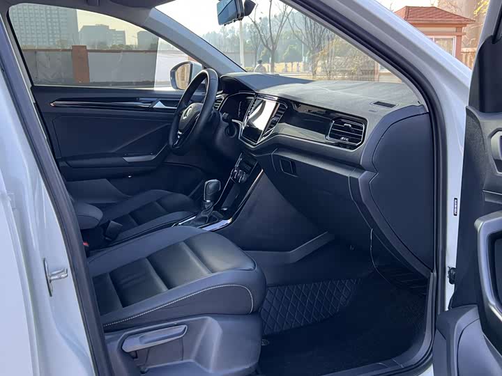 Фото 9 - Volkswagen T-Roc