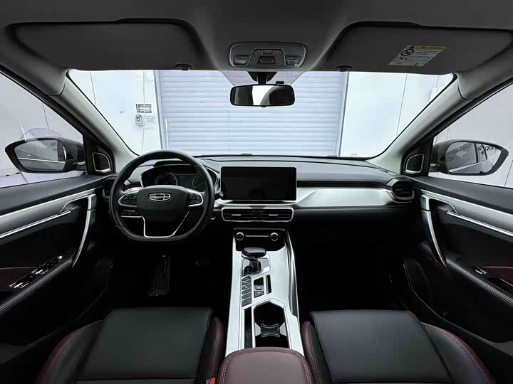 Фото 4 - Geely Coolray