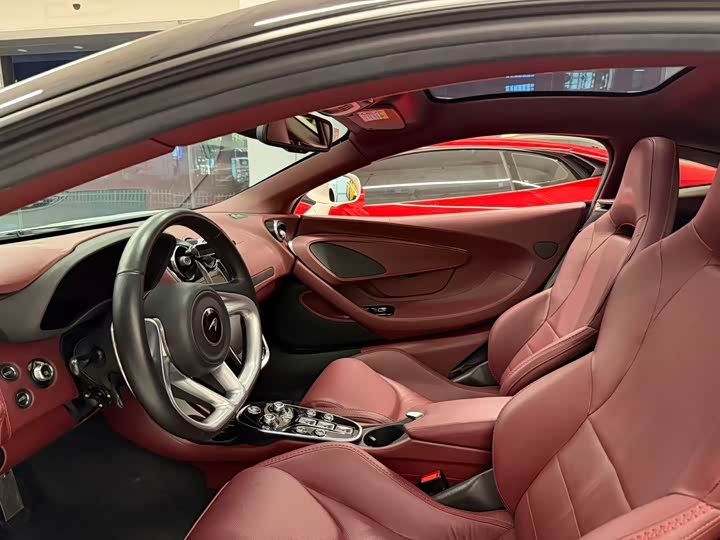 Фото 3 - McLaren GT