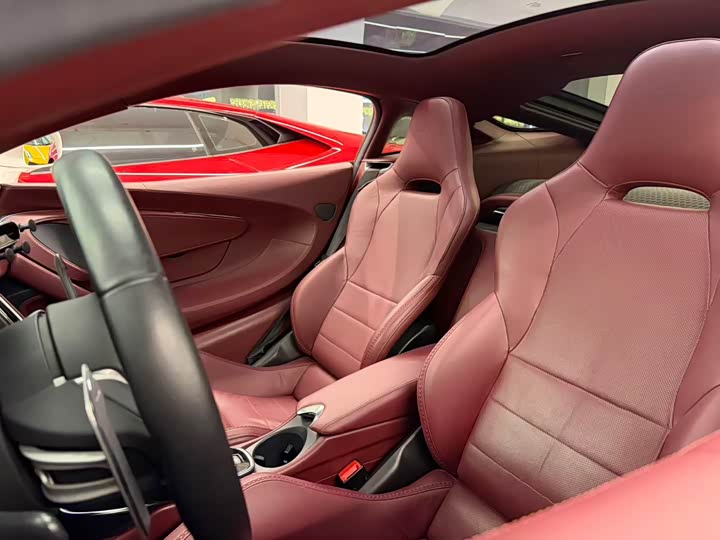 Фото 4 - McLaren GT