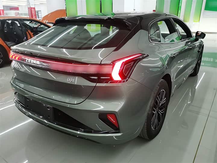 Фото 7 - Zeekr 001