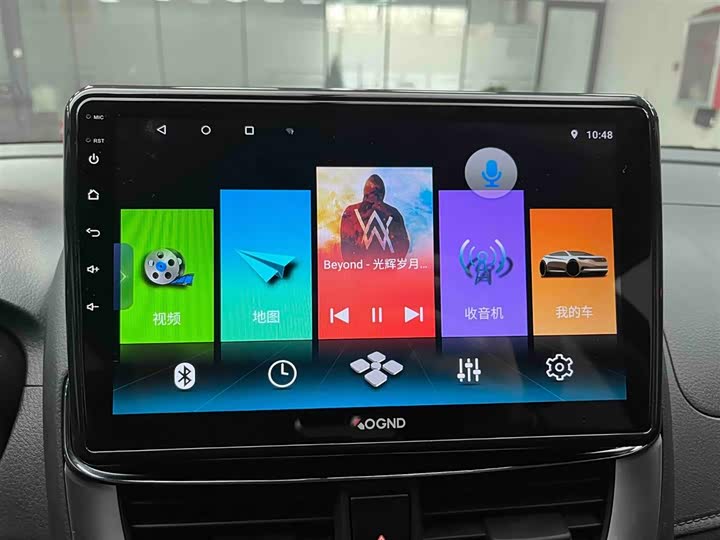 Фото 6 - Toyota Yaris L Hatchback