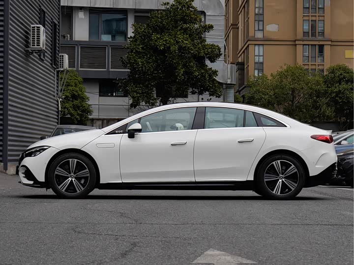 Фото 3 - Mercedes-Benz EQE