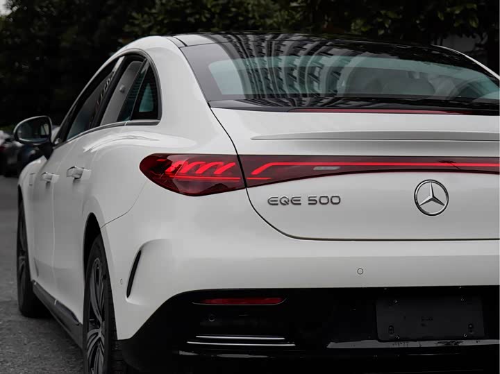 Фото 7 - Mercedes-Benz EQE