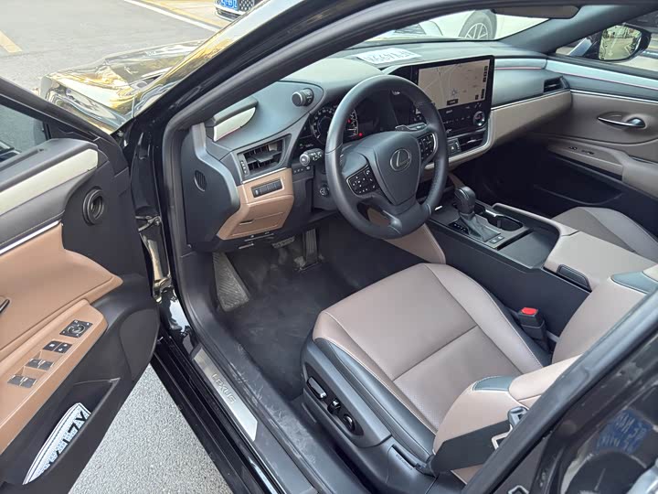 Фото 7 - Lexus ES