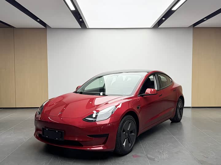 Фото 1 - Tesla Model 3