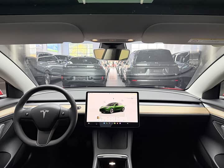 Фото 3 - Tesla Model 3