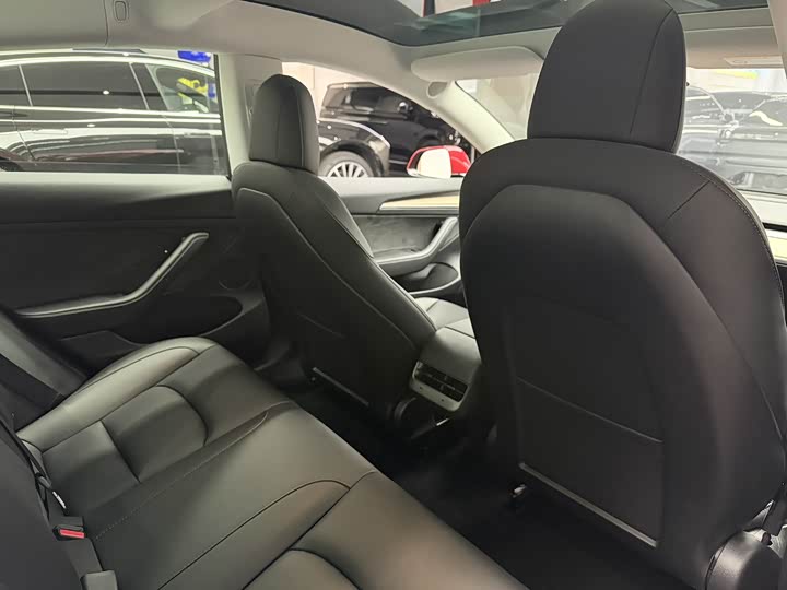 Фото 6 - Tesla Model 3