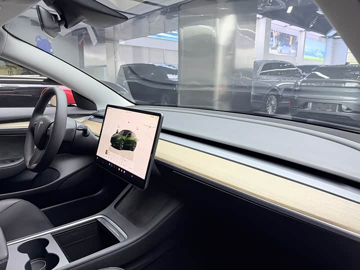 Фото 9 - Tesla Model 3